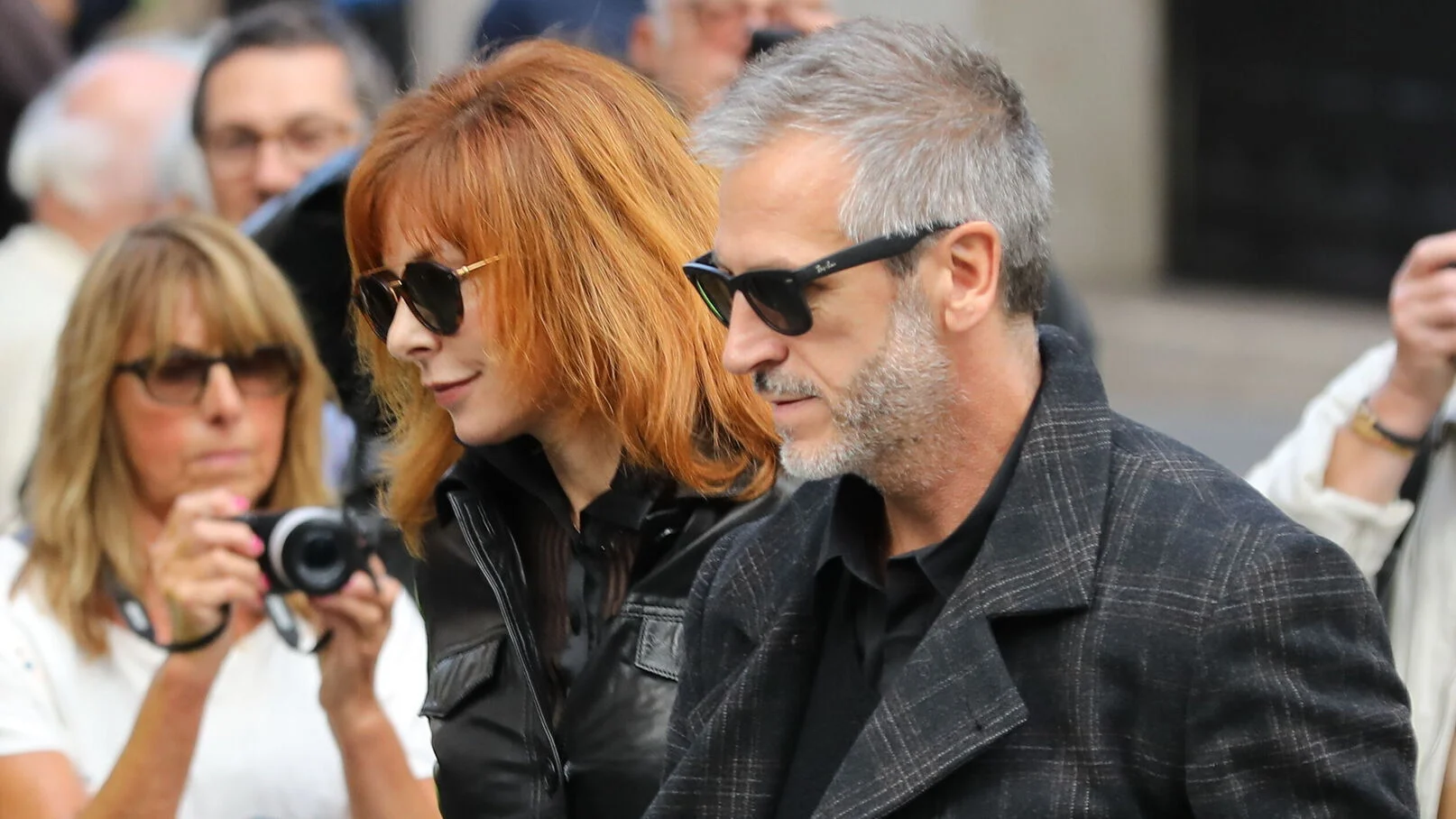 Quel âge a le fils de Mylène Farmer ? Mystère, réalité et fascination autour de la star